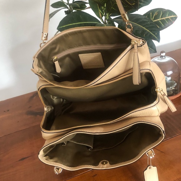 Coach Madison Carryall - Picture 11 of 12